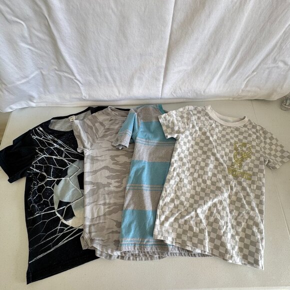 Set of 4 Boys Graphic & Patterned T-Shirts Size S/M - Picture 1 of 7